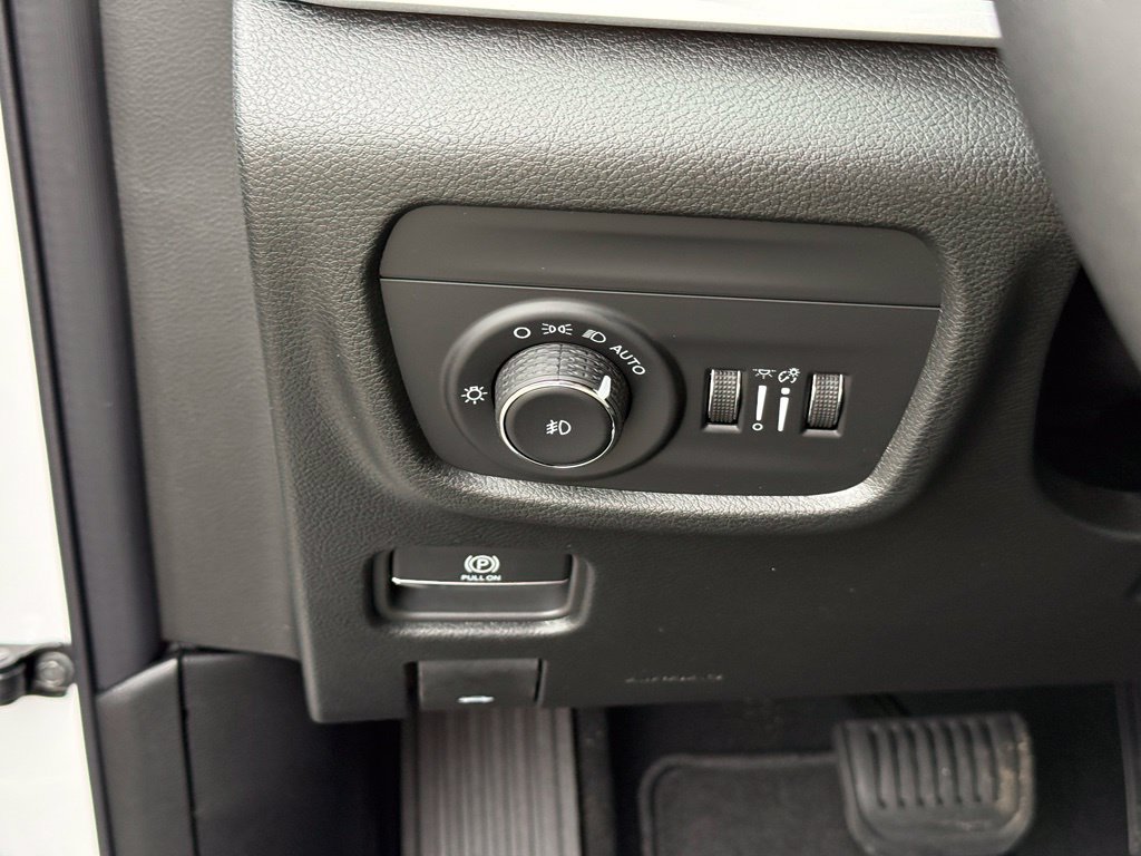 New 2027 Jeep Grand Cherokee Limited AWD/4WD image 17