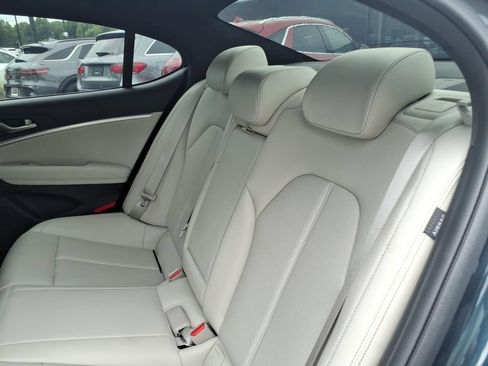 Used 2024 Genesis G70 2.5T RWD image 12