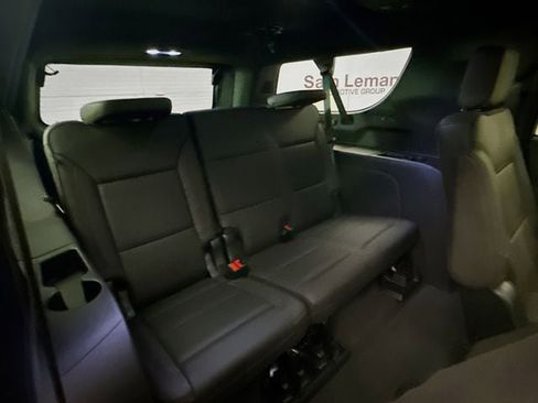 Used 2025 Chevrolet Suburban High Country AWD/4WD image 32