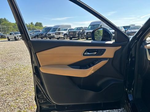 Used 2023 Nissan Rogue Platinum w/ Platinum Premium Package AWD/4WD image 24