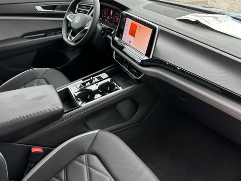 New 2025 Volkswagen Atlas Peak Edition SE AWD/4WD image 17