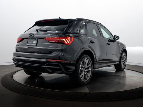 Used 2023 Audi Q3 2.0T Premium w/ Black Optic Sport Package image 4