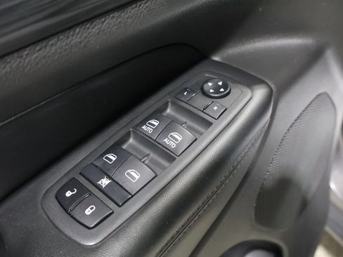 Used 2019 Jeep Grand Cherokee Laredo AWD/4WD image 14