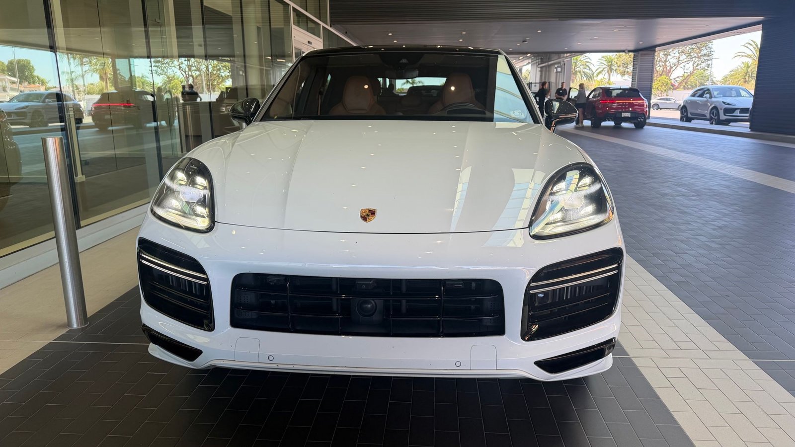 Certified 2022 Porsche Cayenne Turbo AWD/4WD image 7