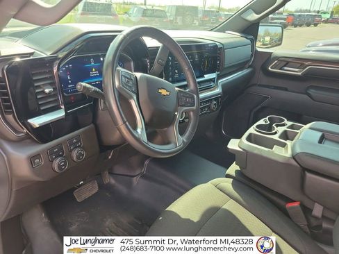 Used 2022 Chevrolet Silverado 1500 LT AWD/4WD image 11