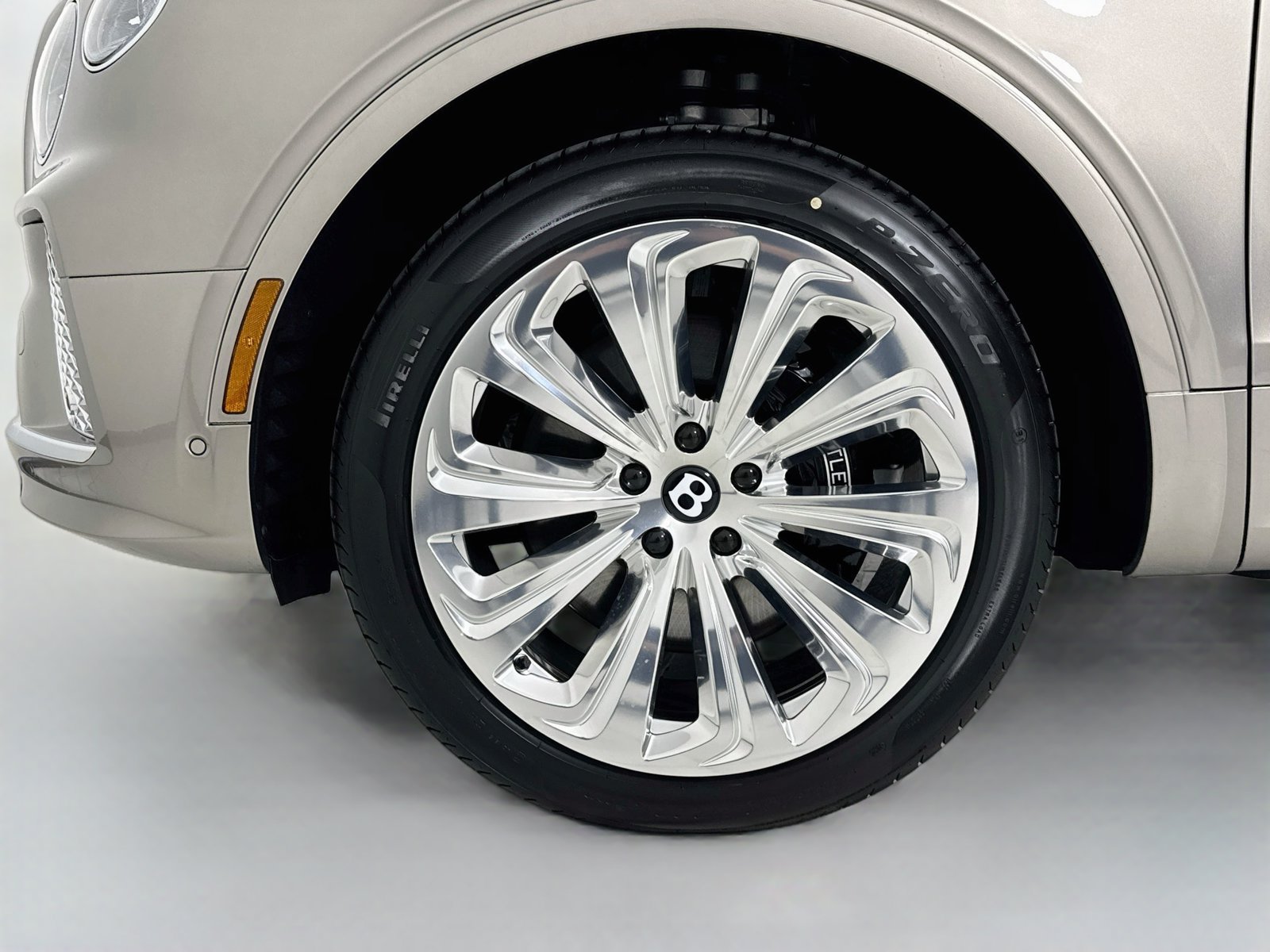 Used 2026 Bentley Bentayga Extended Wheelbase AWD/4WD image 9