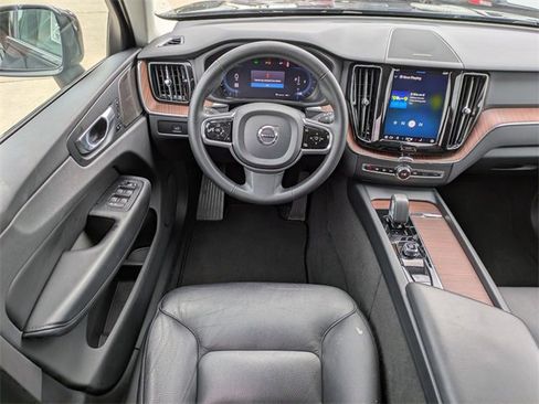 Used 2024 Volvo XC60 B5 Plus image 19