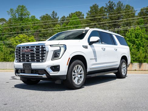 Used 2025 GMC Yukon XL Denali AWD/4WD image 3