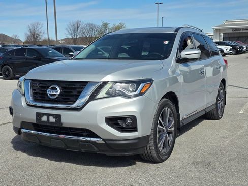 Used 2019 Nissan Pathfinder Platinum image 3