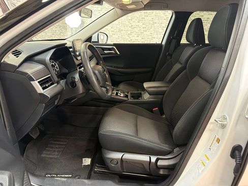 Used 2023 Mitsubishi Outlander ES FWD image 20