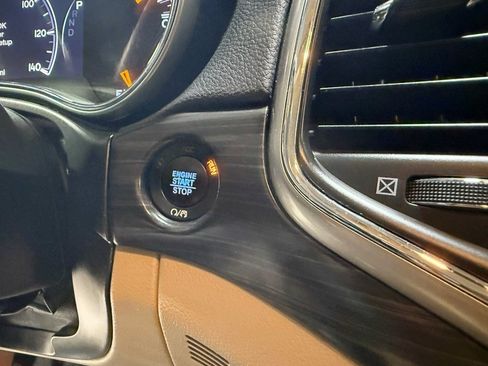 Used 2019 Jeep Grand Cherokee Laredo image 15