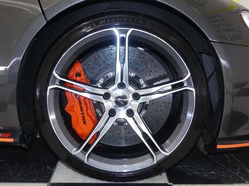 Used 2016 McLaren 650S Spider image 37