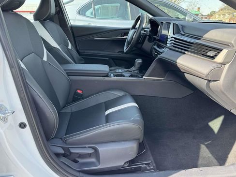 Used 2025 Toyota Camry SE image 13