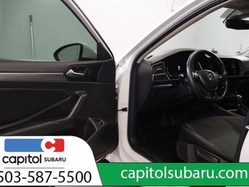 Used 2019 Volkswagen Jetta SEL w/ Cold Weather Package FWD image 10