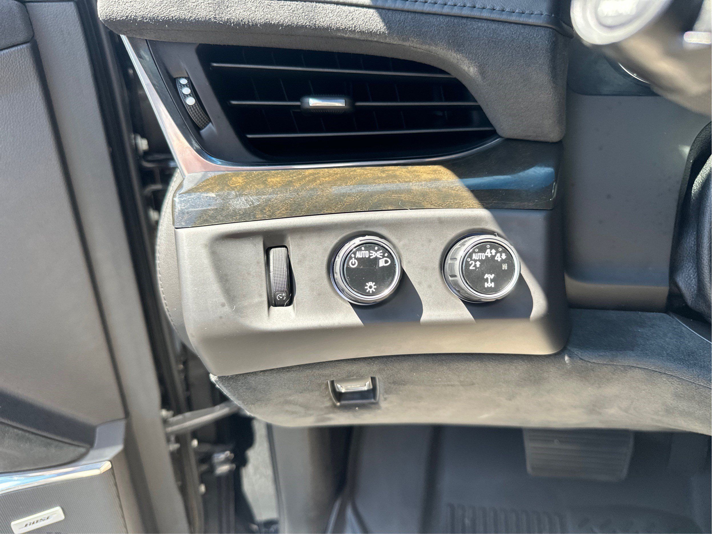 Used 2017 Cadillac Escalade Platinum AWD/4WD image 19