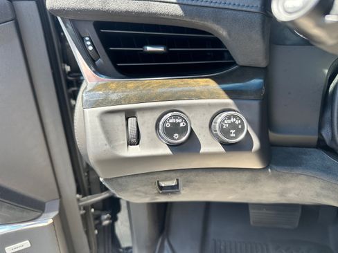 Used 2017 Cadillac Escalade Platinum AWD/4WD image 19