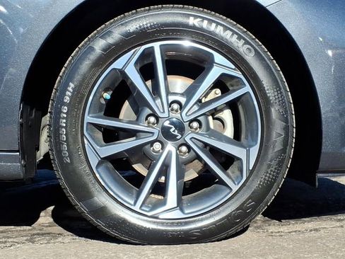 Used 2022 Kia Forte LXS w/ LXS Technology Package image 12