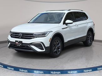 Used 2024 Volkswagen Tiguan SE w/ Panoramic Sunroof Package FWD video 1