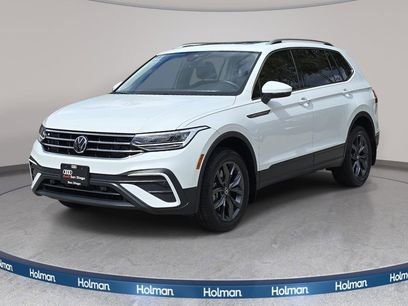 Used 2024 Volkswagen Tiguan SE w/ Panoramic Sunroof Package