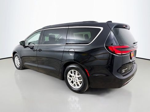 Used 2022 Chrysler Pacifica Touring-L image 5
