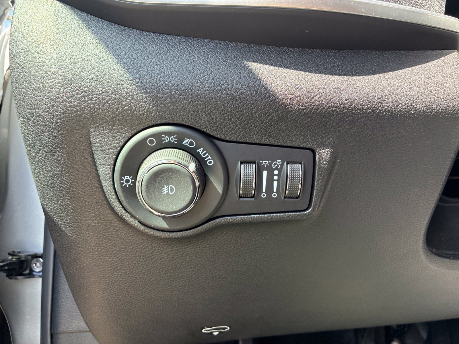 Certified 2025 Jeep Compass Latitude AWD/4WD image 24