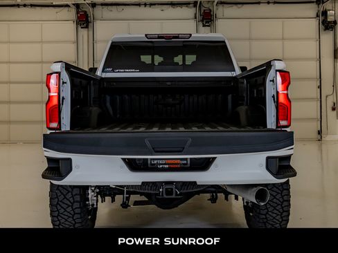 Used 2025 Chevrolet Silverado 2500 High Country w/ High Country Premium Package AWD/4WD image 9