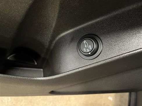 Used 2019 Chevrolet Equinox LT image 11