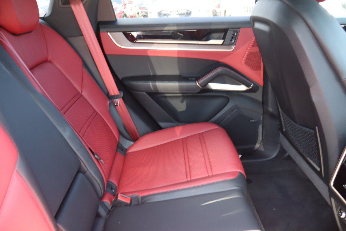 Used 2025 Porsche Cayenne E-Hybrid AWD/4WD image 15