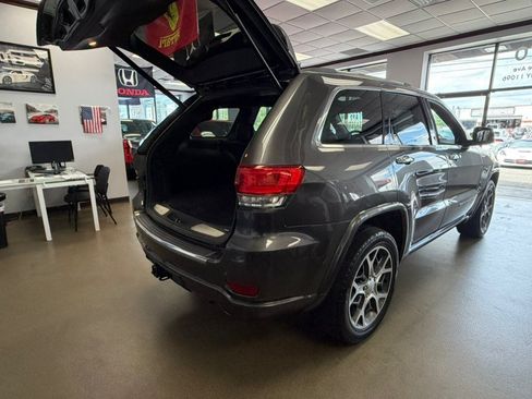 Used 2020 Jeep Grand Cherokee Overland AWD/4WD image 16
