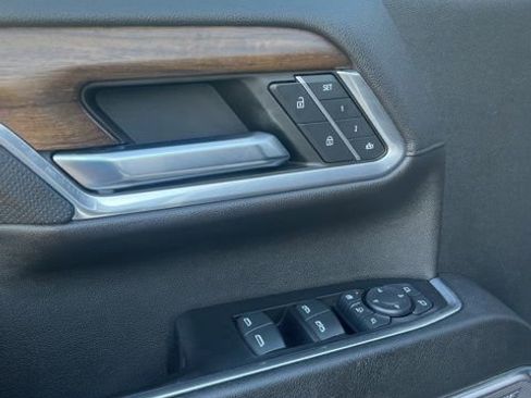 Used 2024 Chevrolet Silverado 2500 High Country w/ Technology Package image 12