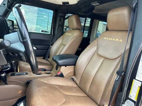 Used 2014 Jeep Wrangler Unlimited Sahara w/ Connectivity Group AWD/4WD image 26