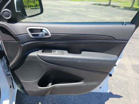 Used 2021 Jeep Grand Cherokee Laredo X AWD/4WD image 14