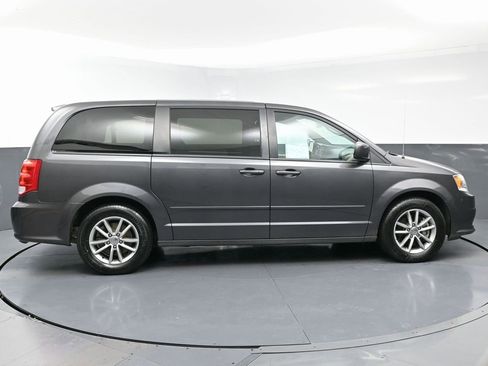 Used 2017 Dodge Grand Caravan SE image 8