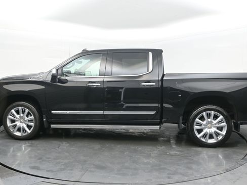 Used 2025 Chevrolet Silverado 1500 High Country AWD/4WD image 7