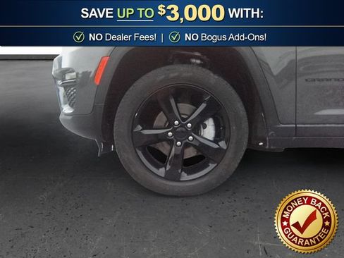 Used 2023 Jeep Grand Cherokee Limited w/ Black Appearance Package RWD image 13