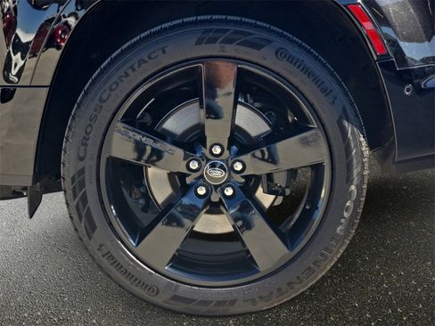 Certified 2024 Land Rover Defender 130 V8 image 35