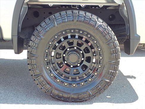 Used 2022 Chevrolet Silverado 2500 Custom w/ Custom Value Package image 7