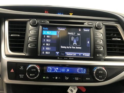 Used 2019 Toyota Highlander XLE AWD/4WD image 20