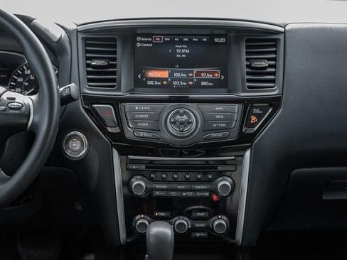 Used 2017 Nissan Pathfinder S image 17