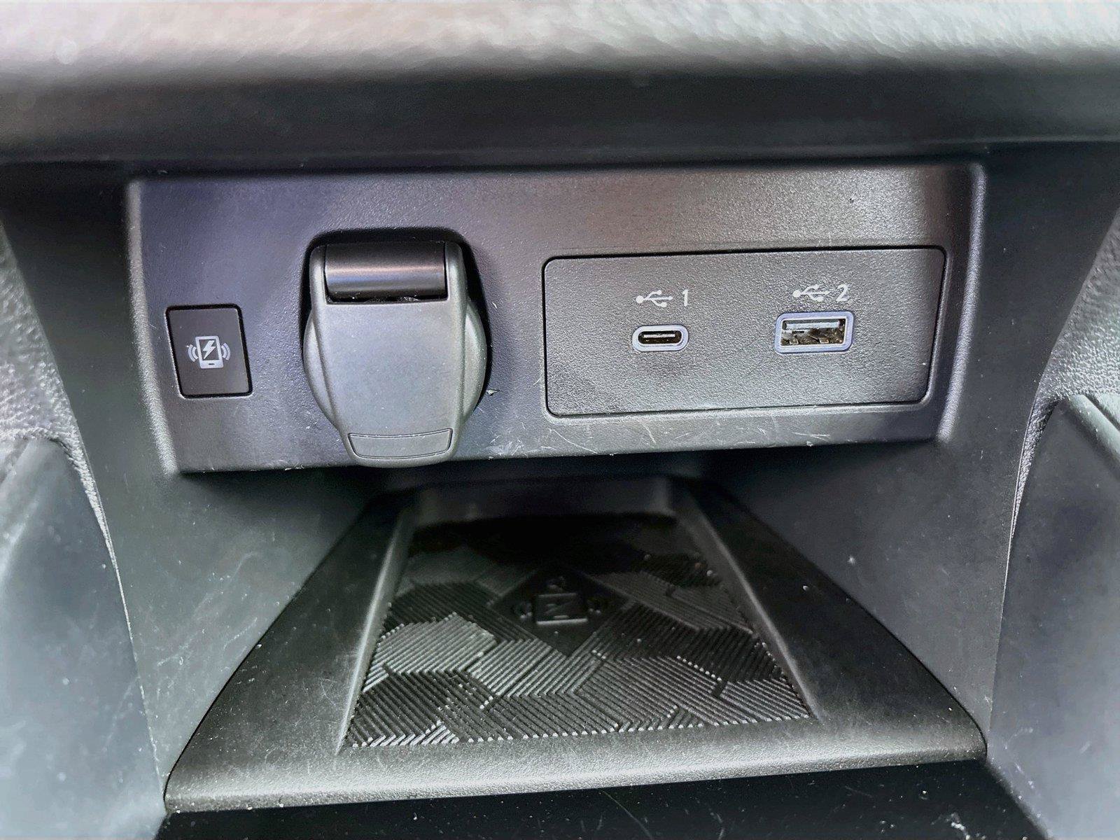 Used 2024 Nissan Versa SR FWD image 33