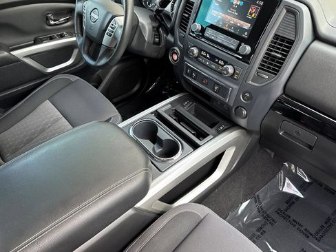Used 2024 Nissan Titan SV w/ SV Convenience Package RWD image 12