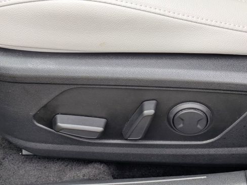 Certified 2025 Hyundai Elantra Limited image 18