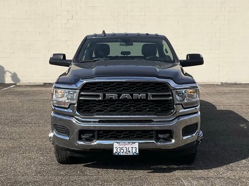 Used 2019 RAM 3500 Tradesman w/ Chrome Appearance Group image 9