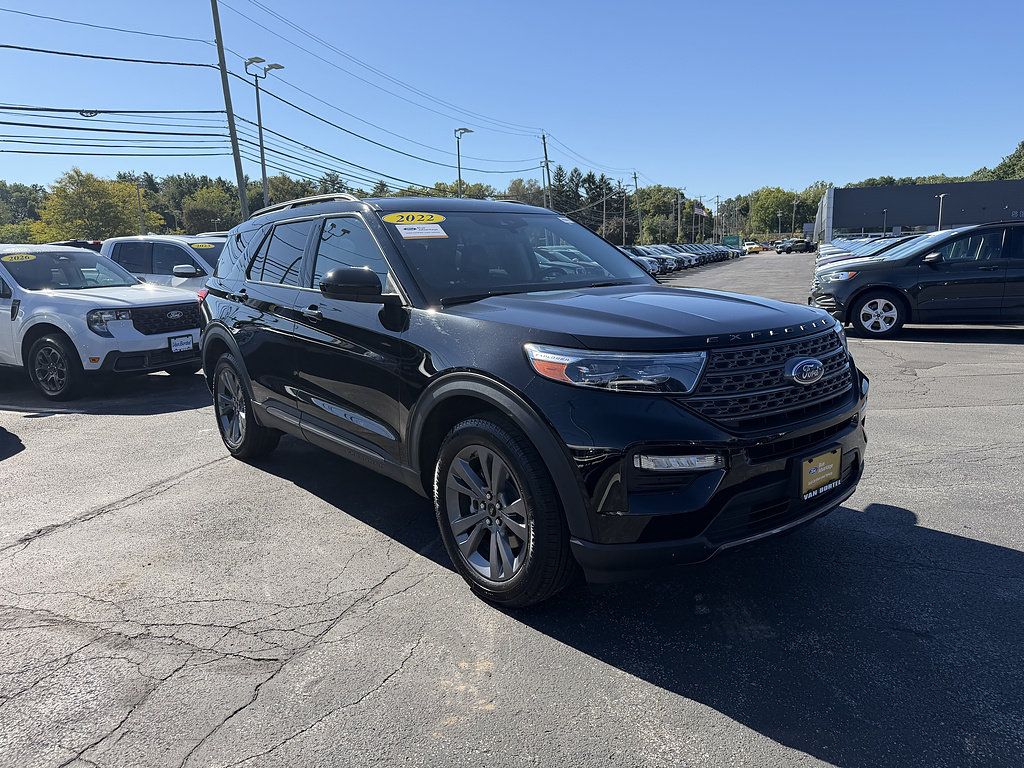 Certified 2022 Ford Explorer XLT w/ Equipment Group 202A AWD/4WD image 8