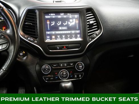 Used 2020 Jeep Cherokee Trailhawk image 13