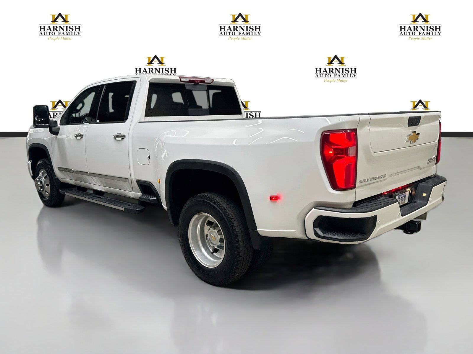 Used 2024 Chevrolet Silverado 3500 High Country w/ High Country Premium Package AWD/4WD image 8