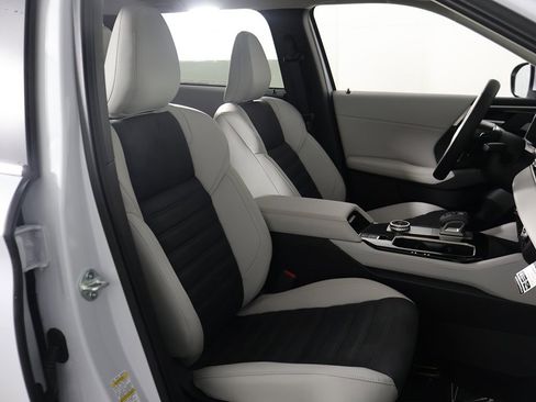 New 2026 Mitsubishi Outlander SE image 32