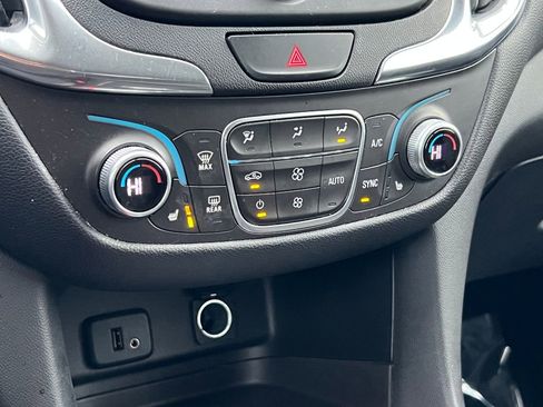 Used 2018 Chevrolet Equinox LT AWD/4WD image 25