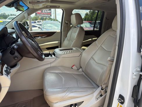 Used 2017 Cadillac Escalade ESV Premium Luxury AWD/4WD image 7