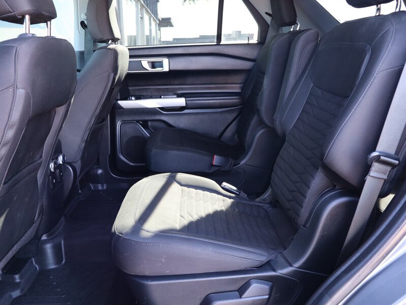 Used 2021 Ford Explorer XLT AWD/4WD image 17